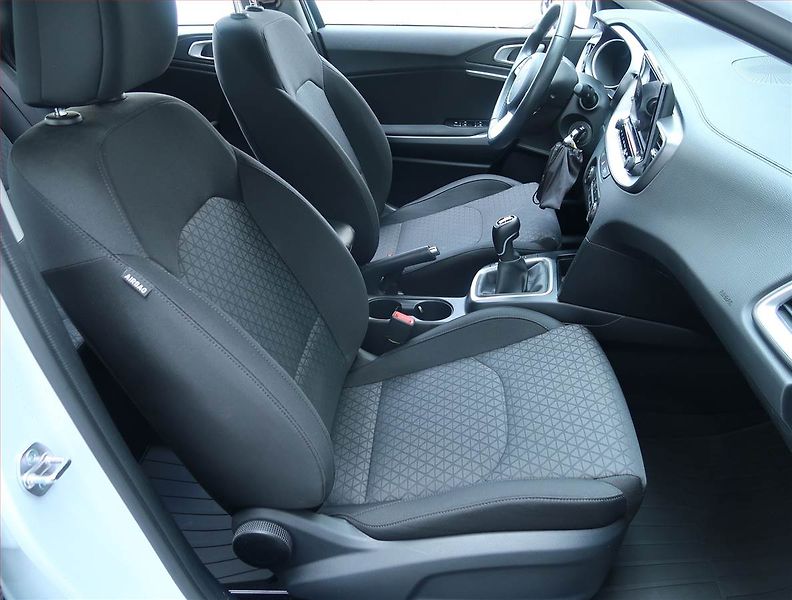 Kia Ceed (2025) Spin 1.0 T-GDI, ČR,1.maj - fotka 9 z 18