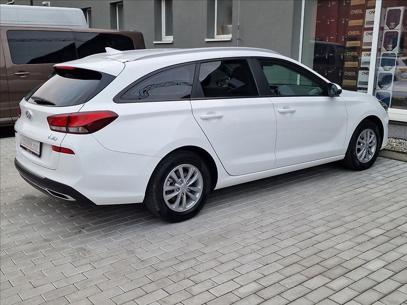 Hyundai i30 1.0 T-Gdi Comfort,ČR,1.Maj - fotka 11 z 47