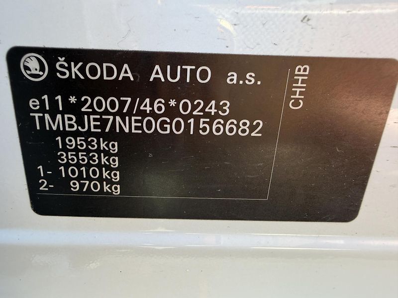 Škoda Octavia RS 2.0 TSI CHALLENGE DSG XENON - fotka 49 z 49