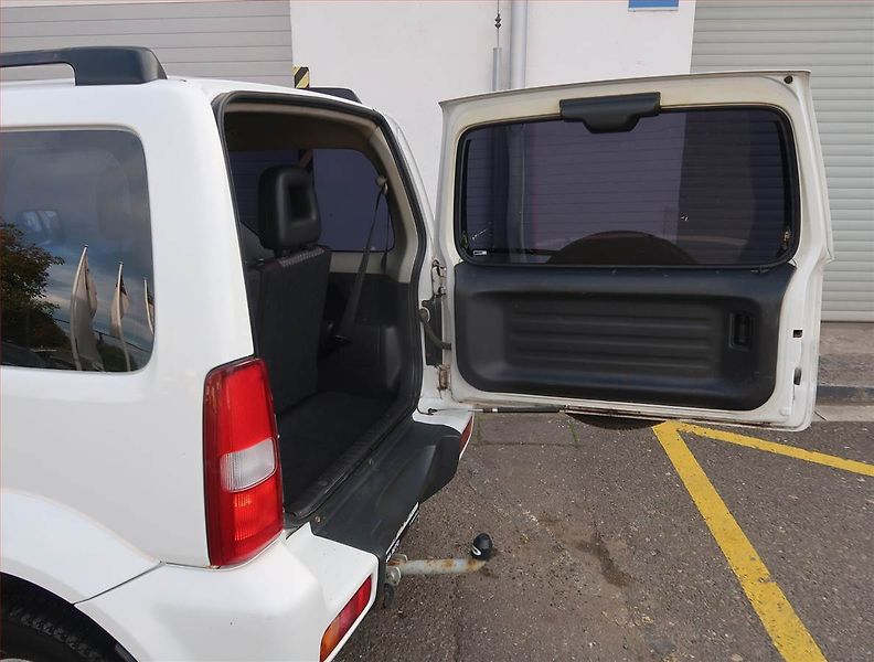 Suzuki Jimny (2012) 1.3 16V, 4X4 - fotka 17 z 17