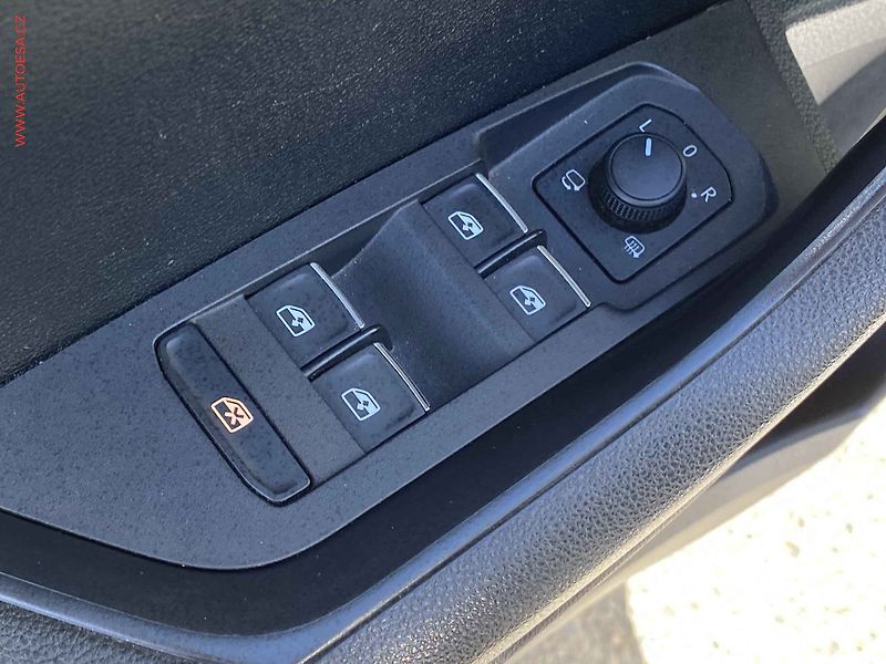 Škoda Karoq (2018) 1.5 TSi, Style, DSG, LED - fotka 11 z 21