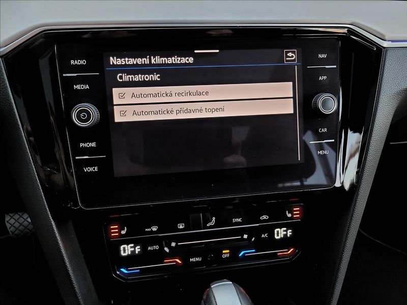 Volkswagen Passat 2,0 zálohováno - fotka 32 z 48