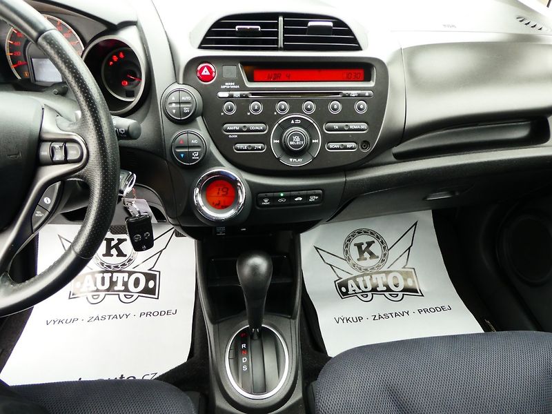 Honda Jazz (2012) 1.4i 73kW*Automat*Panorama* - fotka 19 z 32