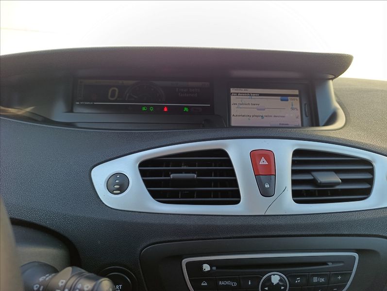 Renault Scénic 1,9 DCi Tažné Navi Aut. Klima - fotka 17 z 30
