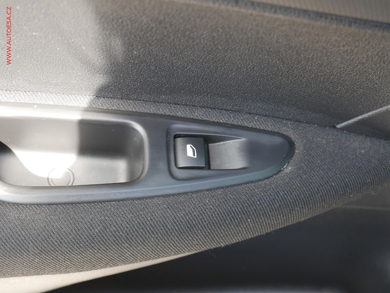 Peugeot 308 (2014) 1.6VTi, 1.maj,ČR, Active - fotka 12 z 16