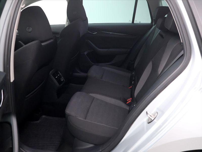 Škoda Octavia 2,0 TDI 85kW CZ 1.Maj LED DPH - fotka 13 z 31