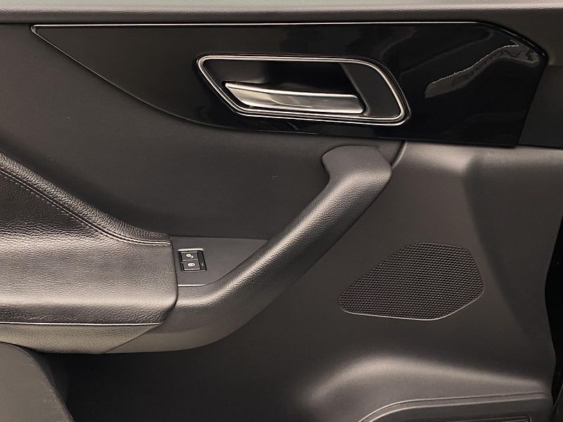 Jaguar F-Pace 25t AWD AUT  - fotka 28 z 38