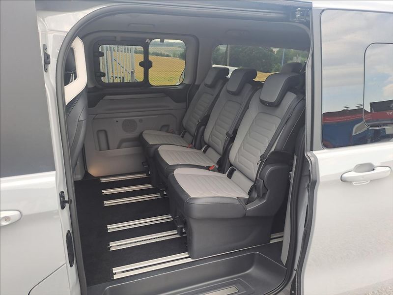Ford Tourneo Custom 2,0 EcoBlueTitanium X L2 AWD - fotka 7 z 29