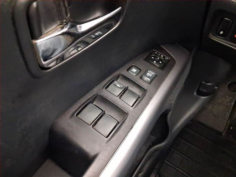 Mitsubishi Outlander (2013) 2.2 DI-D, 4X4, 7 míst - fotka 17 z 21