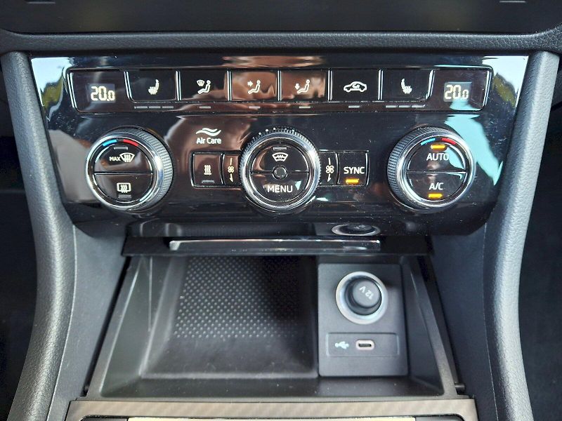 Škoda Superb (2022) Sportline DSG 4x4  2,0TDi 147k - fotka 20 z 35