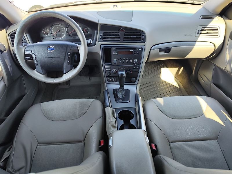 Volvo XC70 D5 2.4/120kW - fotka 13 z 26