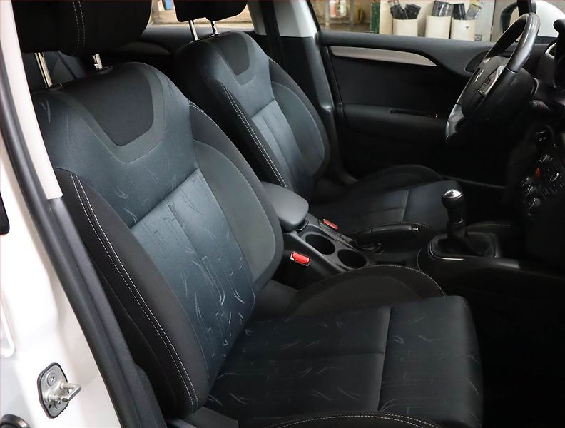 Citroën C4 (2014) 1.6 VTi, Serv.kniha, Tempomat - fotka 9 z 17