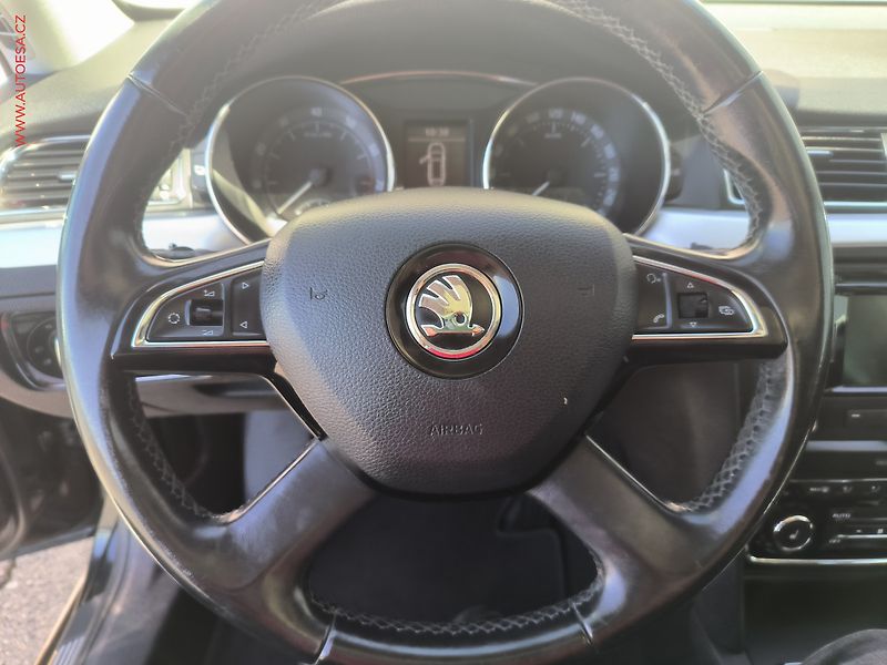 Škoda Superb (2015) 1.8 TSi 4X4, Ambition, navi - fotka 16 z 22