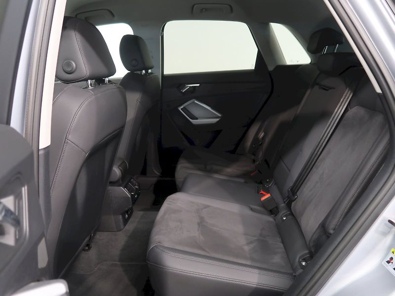 Audi Q3 (2023) S-LINE 1.5TSI 110KW AUTOMAT - fotka 16 z 39