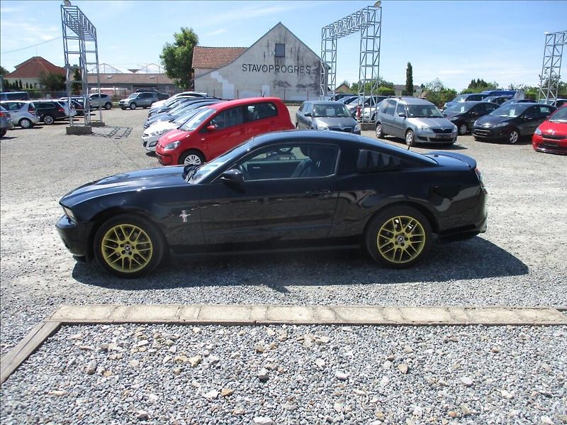 Ford Mustang 3,7 L V6, 224kW, klima, kůže, - fotka 4 z 24