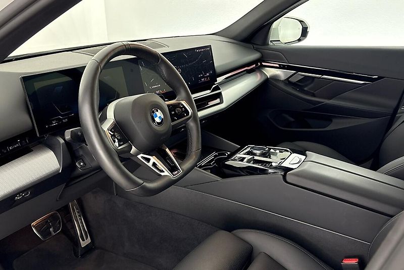 BMW Řada 5 540d xDrive Touring - fotka 7 z 24
