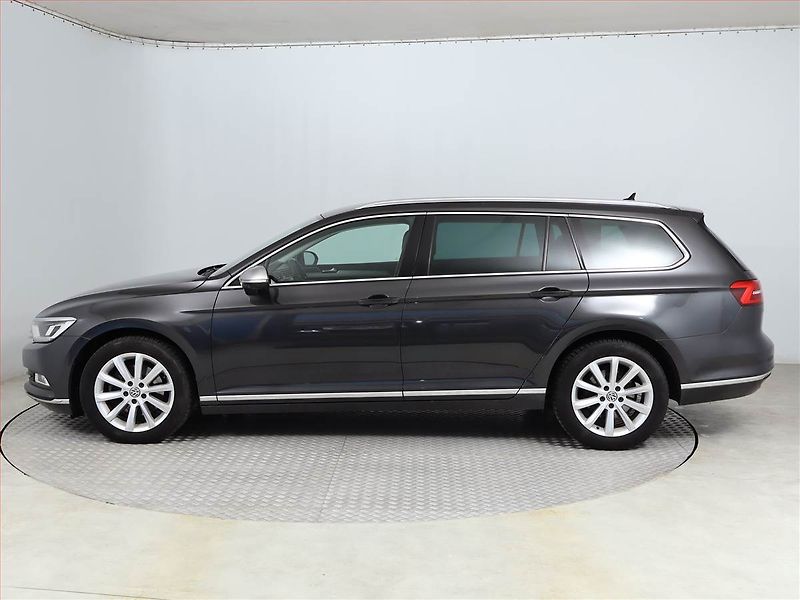 Volkswagen Passat (2018) Highline 2.0 TDI, Kůže, Navi - fotka 3 z 18