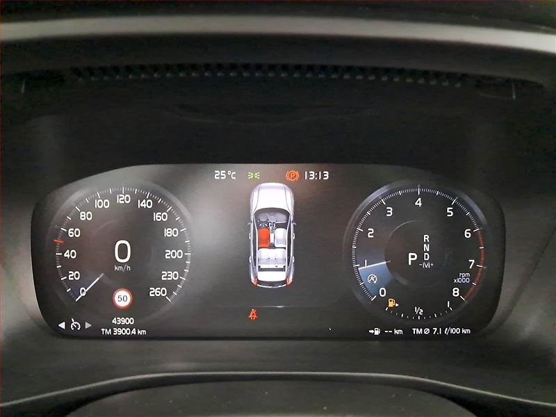 Volvo XC40 (2023) T2 - fotka 11 z 21
