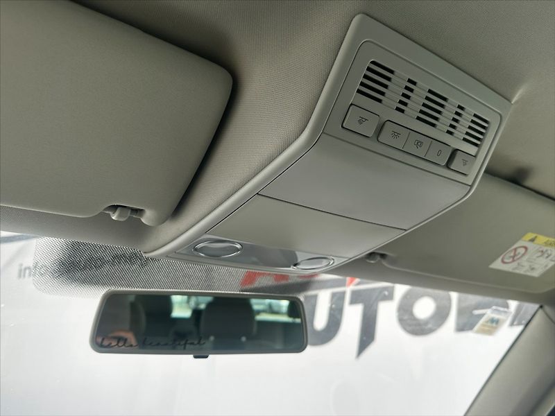 Volkswagen Caravelle 2.0TDI 110kW DSG - fotka 33 z 38