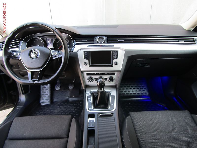 Volkswagen Passat (2016) 2.0TDi, Comfortline, LED - fotka 8 z 21