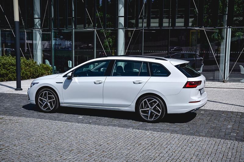 Volkswagen Golf Variant (2022) Style 1,5 eTSI 7DSG mHEV - fotka 3 z 40