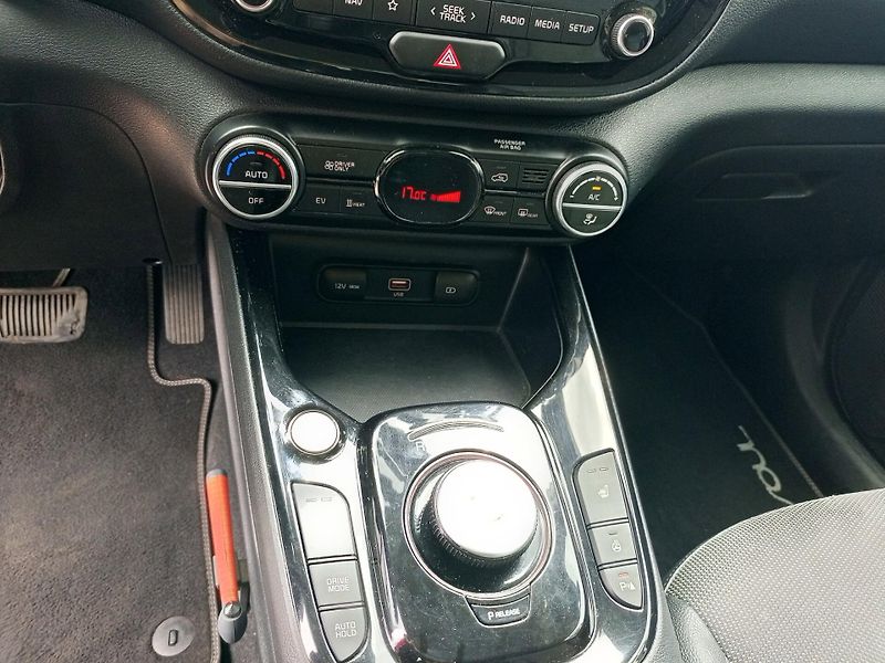 Kia e-Soul (2020) 150 kw - baterie 64 kwh - fotka 15 z 16