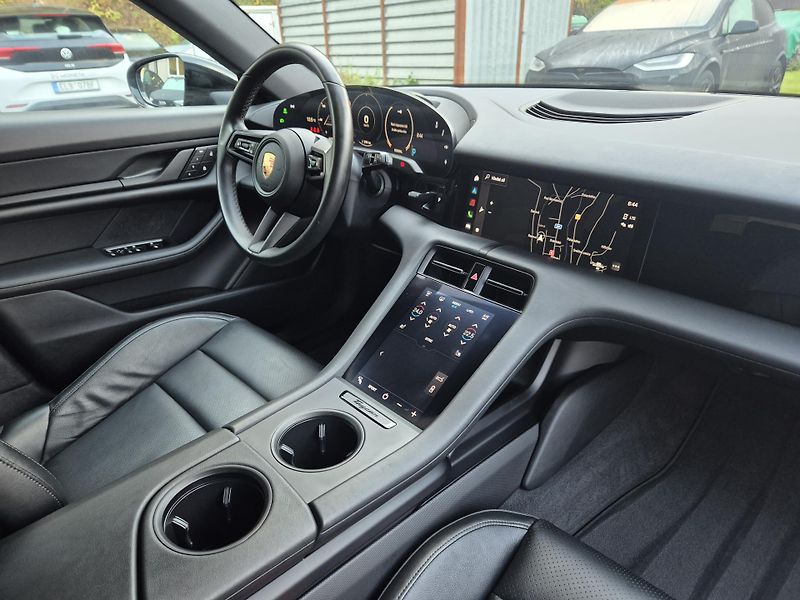Porsche Taycan Cross Turisno 4S 93kWH  93,7% - fotka 40 z 47