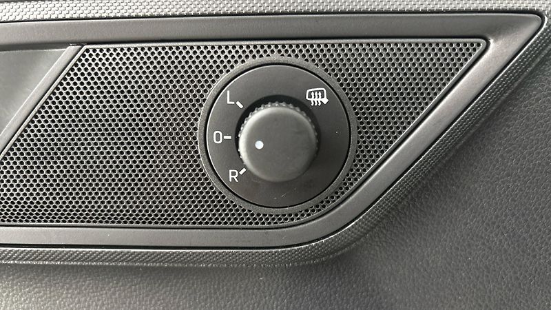 Škoda Fabia 1.0 TSI Ambition Combi - fotka 22 z 24