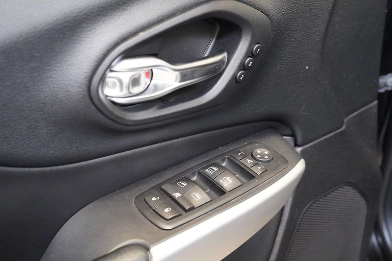 Jeep Cherokee - fotka 13 z 39