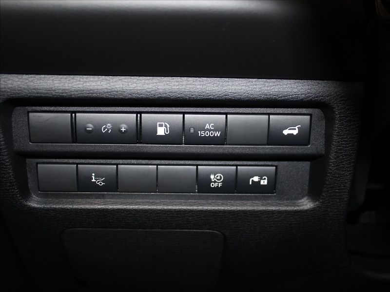 Mitsubishi Outlander 2,4 PHEV AWD Instyle 12tkm! - fotka 22 z 31