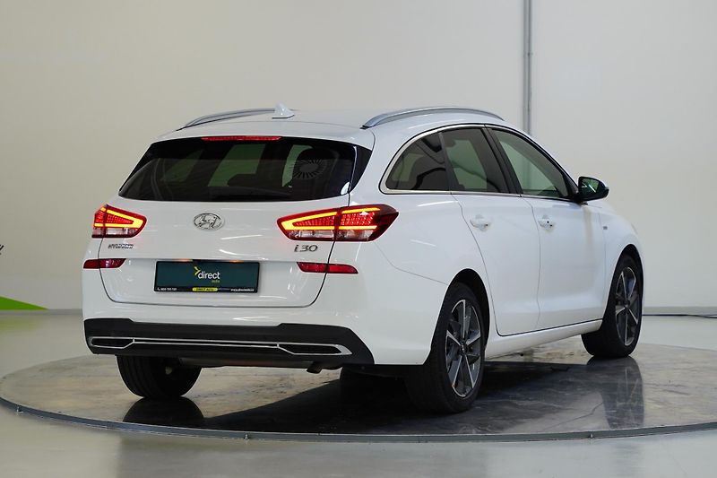 Hyundai i30 - fotka 2 z 24