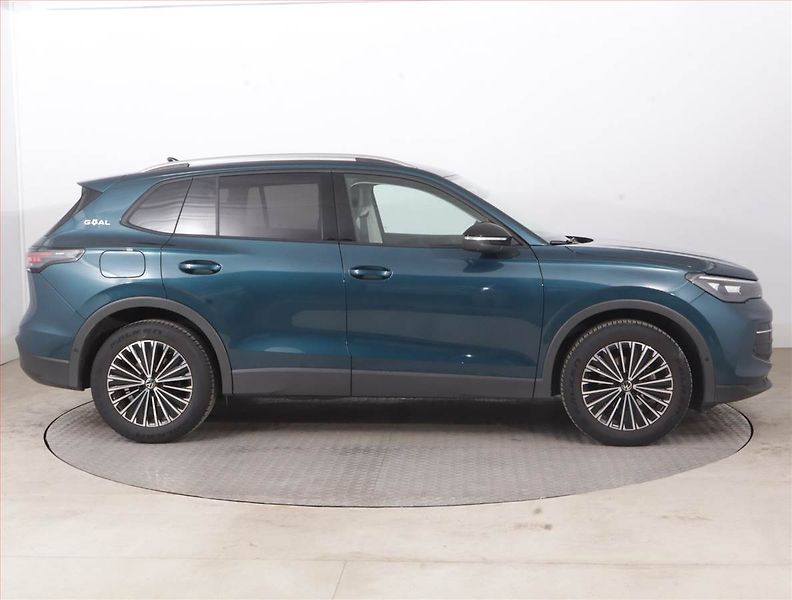 Volkswagen Tiguan (2025) Life 1.5 eTSI - fotka 6 z 16