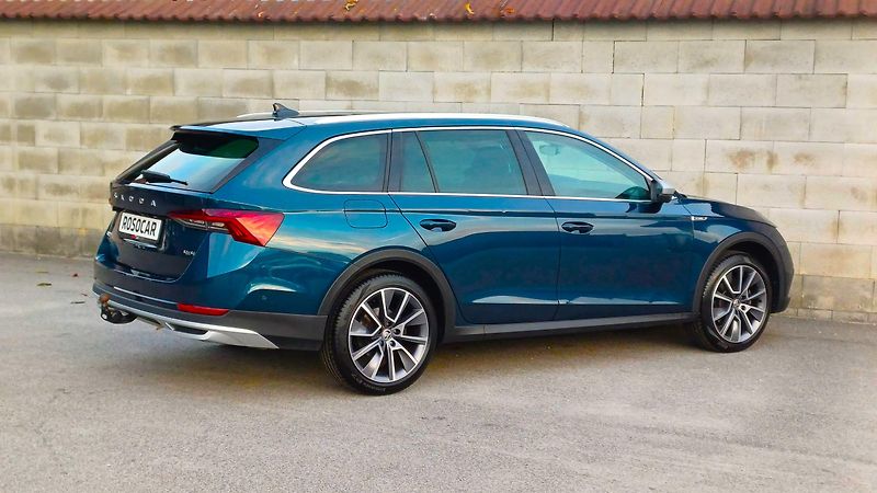Škoda Octavia SCOUT TSI 4x4-WEBA-PANO-HUD-TZ - fotka 5 z 50