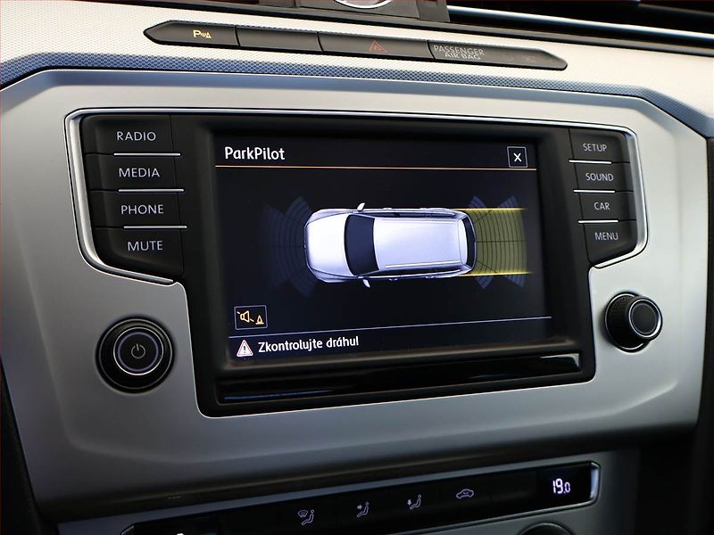 Volkswagen Passat (2015) Comfortline 2.0 TDI - fotka 14 z 20