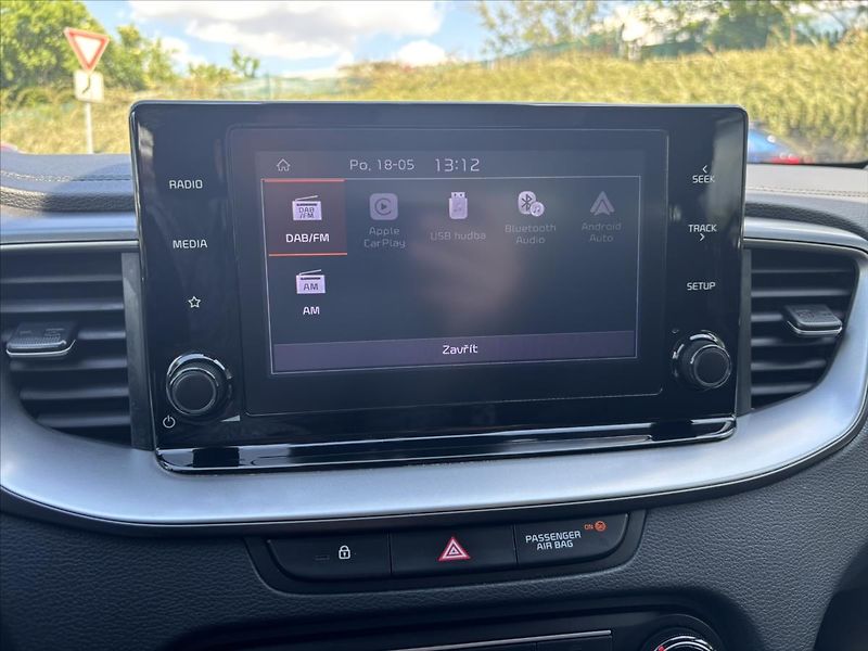 Kia Ceed 1,5 TGDi AT Spin ZÁRUKA KAMERA - fotka 19 z 40