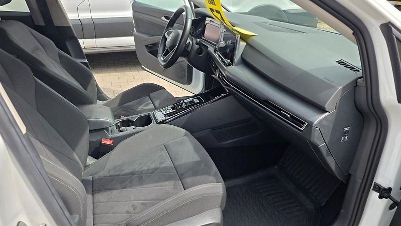 Volkswagen Golf (2024) 2.0 TDI 110kW DSG7 Style TZ - fotka 14 z 34