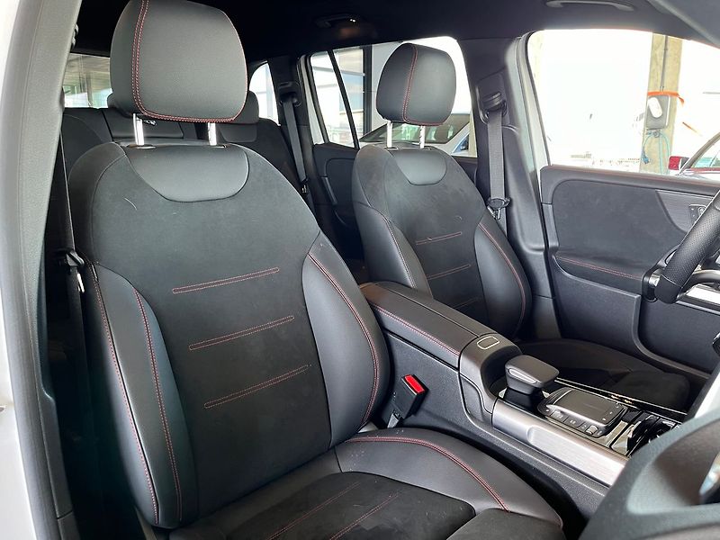 Mercedes-Benz EQB 300 4MATIC - fotka 20 z 20