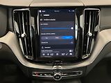 Volvo XC60 B4 FWD Ultimate Dark AT8 - náhled 32