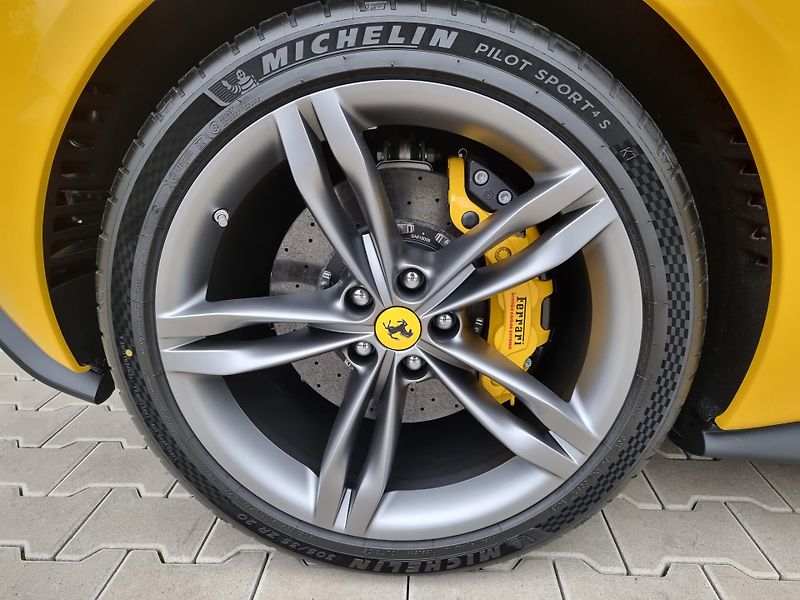 Ferrari 296 GTB (2024) LIFT JBL CARBON RACING ADAS - fotka 16 z 21
