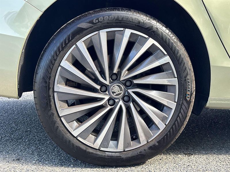 Škoda Superb (2024) 2.0 TDI 4x4 DSG L&K - fotka 30 z 33
