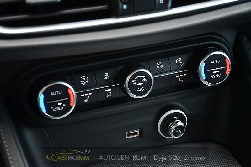 Alfa Romeo Stelvio 2,2 D 16V 210k Veloce AT8-Q4 - fotka 32 z 55