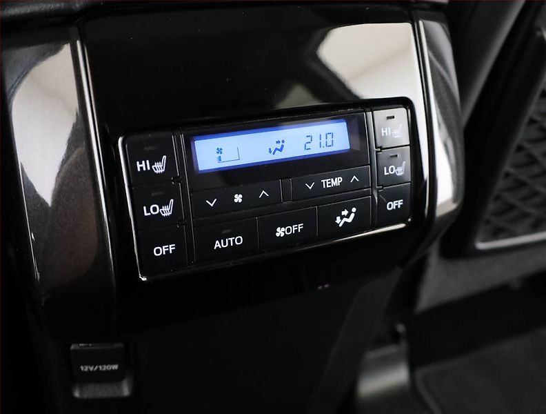 Toyota Land Cruiser (2023) 2.8 D-4D - fotka 19 z 22