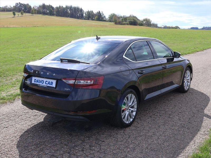 Škoda Superb 2,0 TDI 140kW DSG 4x4 Style CZ - fotka 7 z 35
