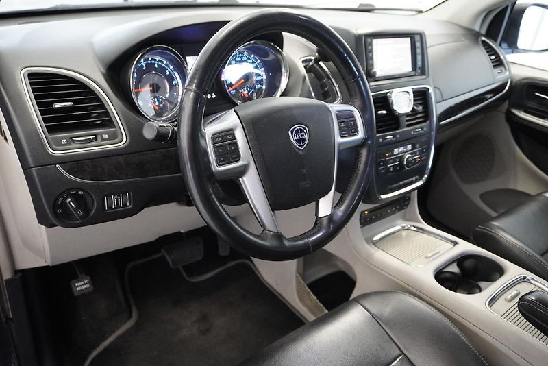 Lancia Voyager VOYAGER 3,6 V6 AUT. - fotka 14 z 33