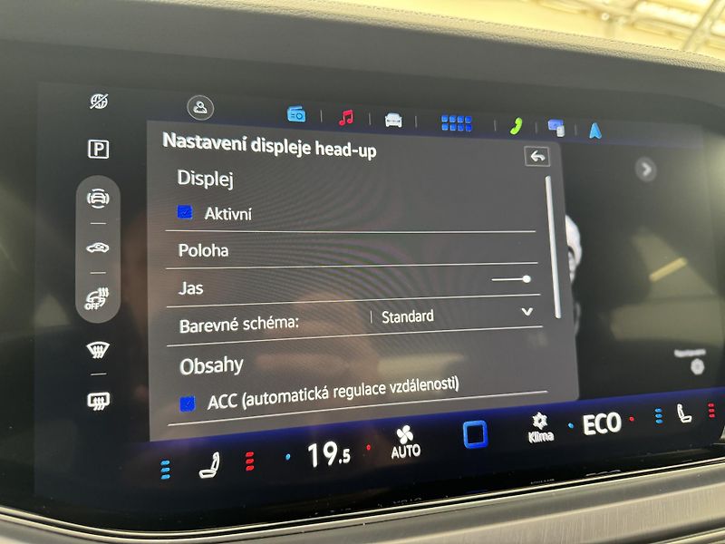 Volkswagen Touareg 3.0Tdi*1-MAJ*DPH*HUD*R-LINE* - fotka 40 z 50