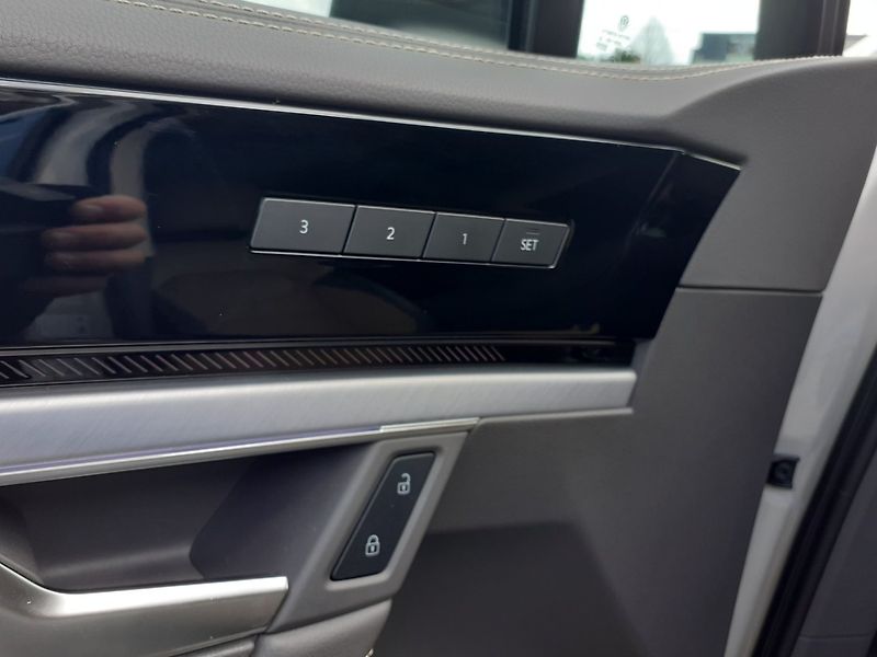 Volkswagen Touareg (2023) 3.0 V 6 TDi R-Line - fotka 29 z 50