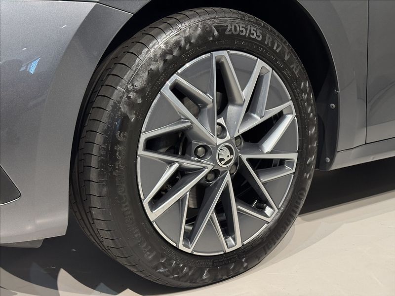 Škoda Octavia 2,0 TDi  DSG Tour Virtual LED - fotka 6 z 44