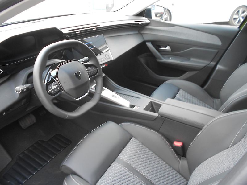 Peugeot 408 ALLURE Hybrid 145 e-DCS6  - fotka 4 z 8