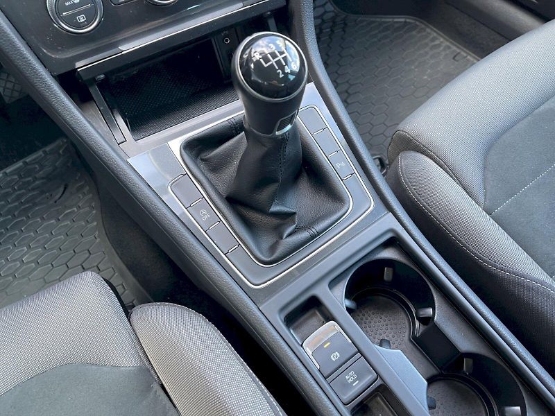 Volkswagen Golf (2018) 1.4 TSI 92 kW Maraton Edition - fotka 11 z 35