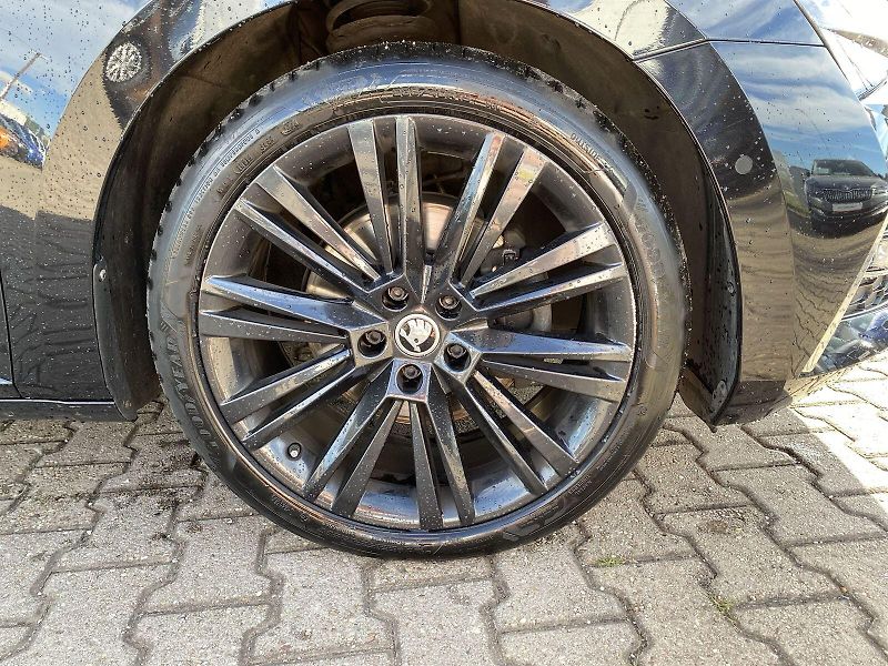 Škoda Superb (2023) Combi 2.0 TDI 4x4 DSG L&K - fotka 33 z 37